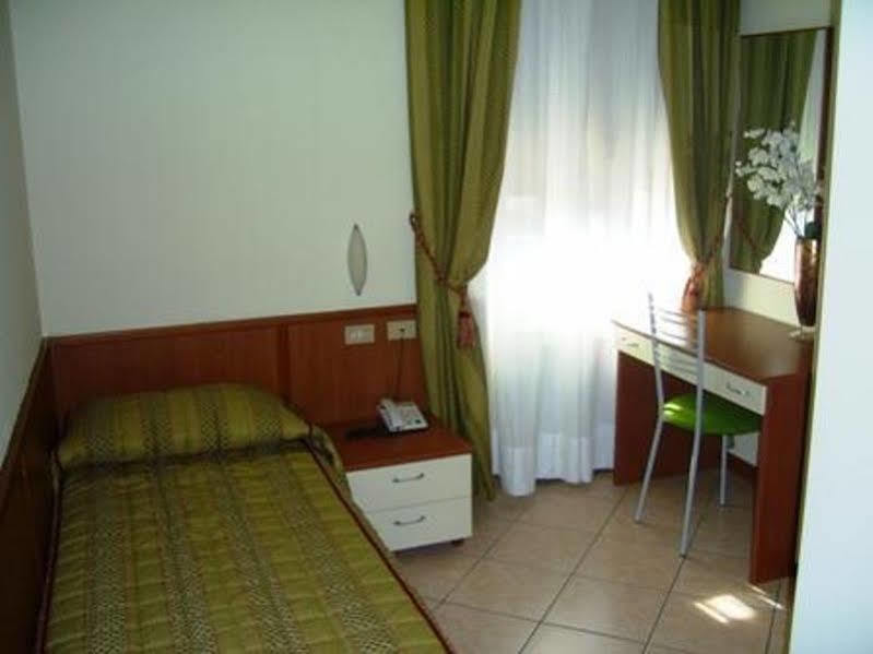 Hotel San Siro Fiera Milaan Buitenkant foto